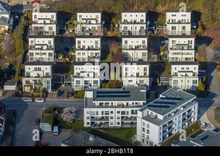 Veduta aerea di nuovo insediamento edilizio, Arnsberg, Sauerland, Renania Settentrionale-Vestfalia, Germania. Foto Stock