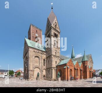 Danimarca, Jutland, Ribe (la città più antica della Danimarca), la Cattedrale di Ribe con la torre del cittadino a piedi (Borgertårnet), il punto di riferimento della città. Foto Stock