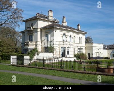 La casa della Mansion. Costruita nel 1850 per il solicitor locale, John Andsell, questa magnifica casa è stata al centro della comunità di St Helens per bene Foto Stock