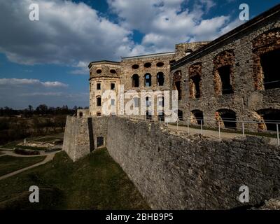 Il Castello di Krzyżtopór, situato nel villaggio di Ujazd, comune di Iwaniska, Contea di Opatów, Voivodato di Świętokrzyskie, nella Polonia meridionale. Foto Stock