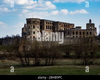 Il Castello di Krzyżtopór, situato nel villaggio di Ujazd, comune di Iwaniska, Contea di Opatów, Voivodato di Świętokrzyskie, nella Polonia meridionale. Foto Stock