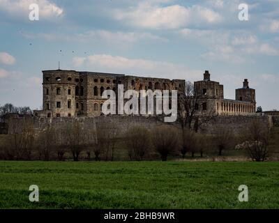 Il Castello di Krzyżtopór, situato nel villaggio di Ujazd, comune di Iwaniska, Contea di Opatów, Voivodato di Świętokrzyskie, nella Polonia meridionale. Foto Stock