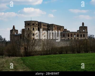 Il Castello di Krzyżtopór, situato nel villaggio di Ujazd, comune di Iwaniska, Contea di Opatów, Voivodato di Świętokrzyskie, nella Polonia meridionale. Foto Stock