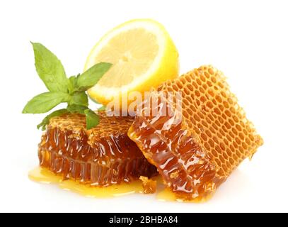 favi dolci al limone e alla menta, isolati su bianco Foto Stock