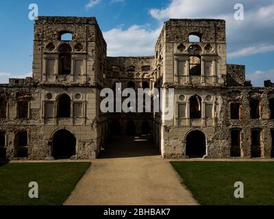 Il Castello di Krzyżtopór, situato nel villaggio di Ujazd, comune di Iwaniska, Contea di Opatów, Voivodato di Świętokrzyskie, nella Polonia meridionale. Foto Stock