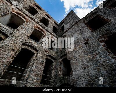 Il Castello di Krzyżtopór, situato nel villaggio di Ujazd, comune di Iwaniska, Contea di Opatów, Voivodato di Świętokrzyskie, nella Polonia meridionale. Foto Stock