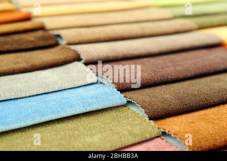 Scarti di tessuto colorato da vicino Foto Stock