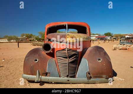 Vecchia auto, Solitaire, deserto del Namib, Namibia, Africa Foto Stock