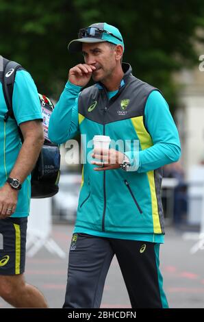 L'allenatore australiano Justin Langer arriva al 1° Central County Ground di Hove in vista del One Day Tour Match tra Sussex e Australia. Giugno 07 2018 Foto Stock