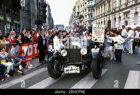 Sfilata dei piloti prima della 2001 le Mans 24 ore di gara Foto Stock