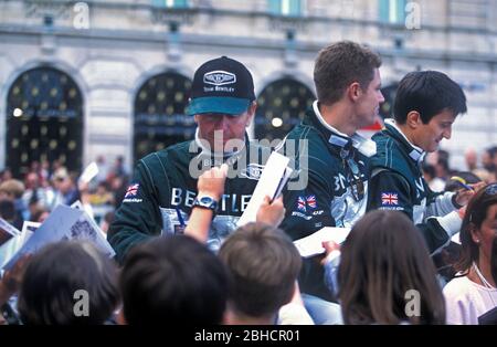 Sfilata dei piloti prima della 2001 le Mans 24 ore di gara Foto Stock