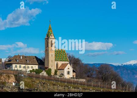 Chiesa di San Vigilio a Castelvecchio, Caldaro in Alto Adige, Italia settentrionale, Europa. Chiesa in stile gotico Foto Stock