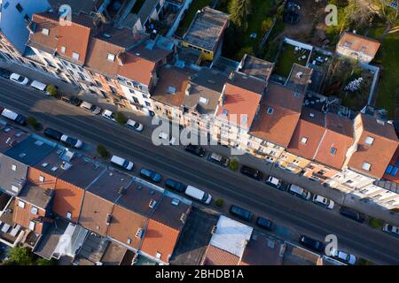 Bruxelles, Laeken, Belgio, 8 aprile 2020: Veduta aerea della via Laeken con tram Foto Stock