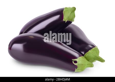 Melanzane o melanzane isolate su sfondo bianco con percorso di ritaglio e profondità di campo completa. Foto Stock