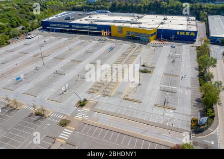 Lakeside, Grays, Regno Unito. 25 aprile 2020. Mentre il Coronavirus COVID-19 UK continua a bloccarsi, il superstore IKEA presso il Lakeside Shopping Center, che normalmente sarebbe pieno di acquirenti nel fine settimana, si trova completamente vuoto Credit: Ricci Fothergill/Alamy Live News Foto Stock