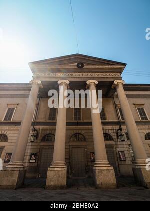 Cremona, Lombardia, Italia - 25 aprile 2020 - deserte città paesaggi nel centro e la vita quotidiana della città durante lo scoppio coronavirus città di chiusura Foto Stock