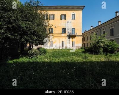 Cremona, Lombardia, Italia - 25 aprile 2020 - deserte città paesaggi nel centro e la vita quotidiana della città durante lo scoppio coronavirus città di chiusura Foto Stock
