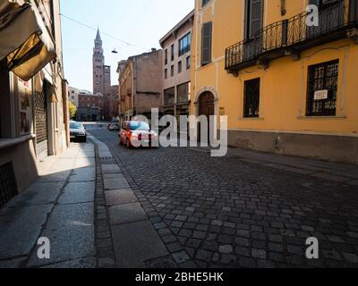 Cremona, Lombardia, Italia - 25 aprile 2020 - deserte città paesaggi nel centro e la vita quotidiana della città durante lo scoppio coronavirus città di chiusura Foto Stock