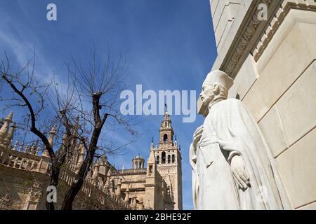 Statua del soldato Juan de Pineda sul Monumento all'Immacolata Concezione, Plaza del Triunfo, Siviglia, Spagna. Foto Stock