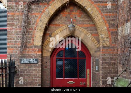 St. Michael's Clergy House and School Room, Leonard Street, London Borough of Hackney, EC2 Foto Stock