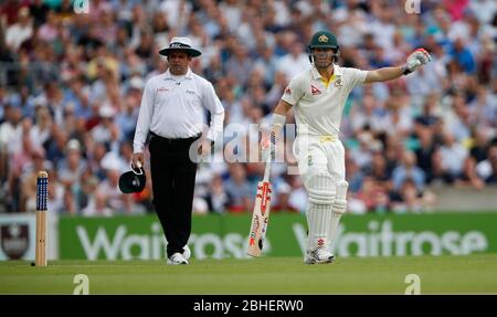 Australia David Warner comanda la sfera durante la Investec ceneri serie di test match tra Inghilterra e Australia al ovale a Londra. Agosto 20, 2015. James Boardman / Immagini teleobiettivo +44 7967 642437 Foto Stock