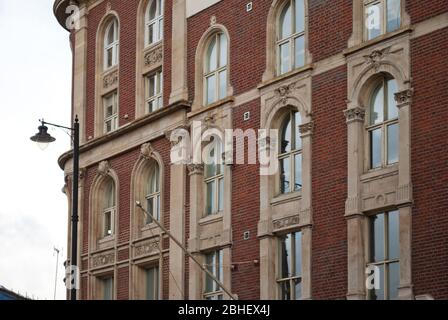 Architettura del 1880 facciata in pietra di mattoni rossi 6-8 Great Eastern Street, Hackney, Londra EC2A 3NT Foto Stock