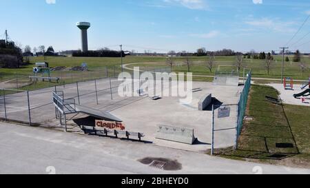 25 2020 aprile, Lucan, Ontario, Canada. Vista aerea delle strade vuote in Lucan Ontario durante l'epidemia di Covid-19/Coronavirus, Luke Durda/Alamy Foto Stock