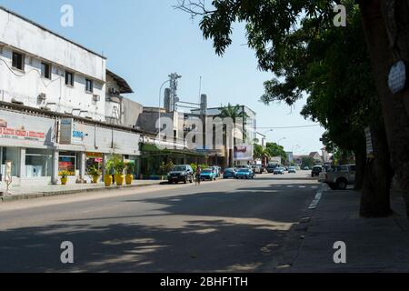 Street scene a Pointe Noire, Repubblica Democratica del Congo. Foto Stock