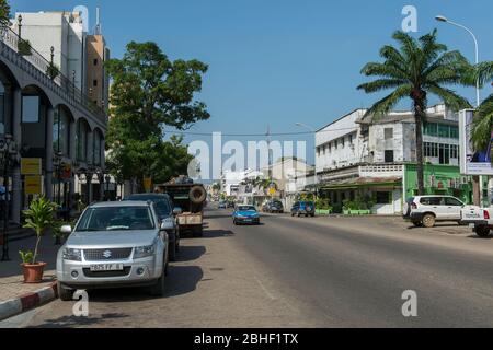 Street scene a Pointe Noire, Repubblica Democratica del Congo. Foto Stock
