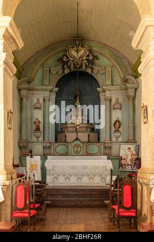 Altare di una piccola chiesa storica a Ouro Preto in L'interno del Brasile Foto Stock