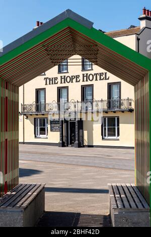 L'Hope Hotel and pub, chiuso, durante il COVID-19 Coronavirus periodo di epidemia pandemia, Southend on Sea, Essex, Regno Unito. Casa pubblica fronte mare soleggiata Foto Stock