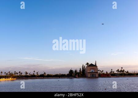 Menara giardino padiglione al tramonto, Menara Gardens, Marrakech, Marocco Foto Stock