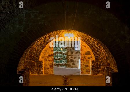 Quartieri degli schiavi al Castello di Cape Coast (Patrimonio dell'Umanità dell'UNESCO), uno dei numerosi castelli degli schiavi, fortificazioni in Ghana vicino a Elmina bu Foto Stock