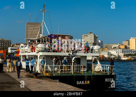 Traghetto passeggeri per Goree Island nel porto di Dakar, Senegal, Africa occidentale. Foto Stock