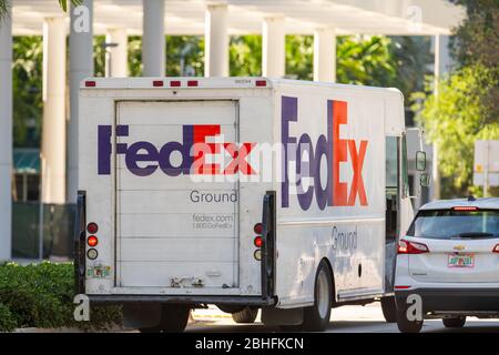 FedEx, camion di consegna a terra a Miami Foto Stock