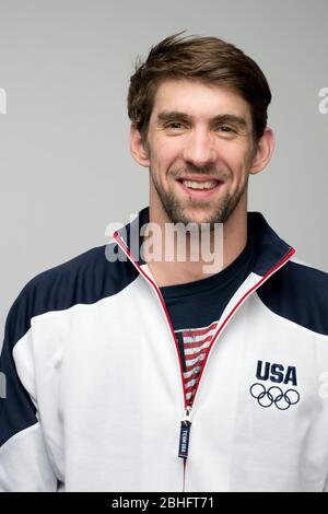 Il nuotatore Michael Phelps al Team USA Media Summit di Dallas, Texas, in anticipo rispetto alle Olimpiadi di Londra del 2012. 14 maggio 2012 ©Bob Daemmrich Foto Stock