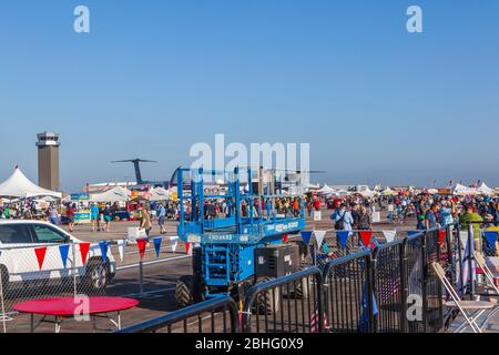 Folla al 2019 Wings Over Houston airshow a Ellington Field a Houston, Texas. Foto Stock