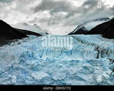 Veduta aerea della morena mediale del Glaciar Garibaldi Foto Stock