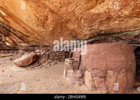 UT00559-00...UTAH - granarie Puebloane ancestrali alla ruina di Horsecollar nel Monumento Nazionale dei ponti naturali. Foto Stock