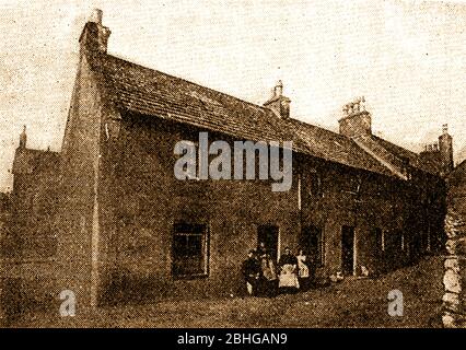 Un'antica immagine stampata (la prima nota) del luogo di nascita e della casa di J M Barrie al 9 Brechin Road nella città di tessitura di Kirriemuir (i suoi Trums immaginari), Forfarshire, Scozia - Sir James Matthew Barrie, 1 Baronet (1860-1937), era un produttore, Drammatista e narratore che è meglio conosciuto per il suo romanzo di Peter Pan, il ragazzo che non sarebbe crescere (ispirato dalla morte del suo fratello giovane). Prima della sua morte, ha dato i diritti e le royalties di tutte le opere di Peter Pan al Great Ormond Street Hospital for Children di Londra. Continua a beneficiarne oggi. Foto Stock