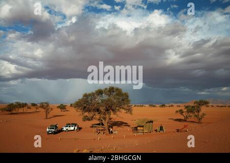 Campeggio selvaggio a NamibRand Family Hideout, NamibRand Nature Reserve, Namibia meridionale, Africa Foto Stock