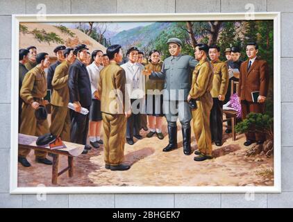 COREA DEL NORD, PYHENSON - 19 SETTEMBRE 2017: Foto 'il grande compagno leader Kim il Sung parla con gli studenti', rivoluzionario sito storico vicino a PyH Foto Stock