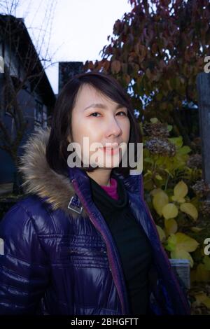 Ritratto Tiro in un tempio di Takayama. Takayama è il cuore della cultura montana interna del Giappone, un sacco di incredibile vecchia casa, bei templi e s. Foto Stock