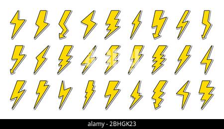 Set di fulmini gialli con contorno nero. Icone in stile anni '80-'90. Ideale per patch, badge, adesivi con ombra. Simbolo energia e tuono, elettricità. Illustrazione vettoriale isolata con emblema flash Illustrazione Vettoriale