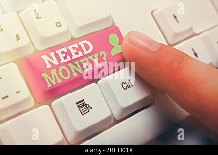 Testo per la scrittura a mano domanda di denaro. Foto concettuale che chiede a qualcuno se ha bisogno di contanti o sostantivi ottenere il prestito Foto Stock