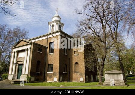 Vista della chiesa georgiana di Santa Maria a Paddington, nel centro di Londra. Foto Stock