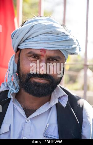 Khajuraho / India 25 Febbraio 2017 Ritratto di un uomo di villaggio dal bundelkhand a khajuraho madhya pradesh India Foto Stock