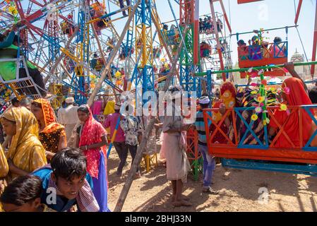 Jhabua / India 8 Gennaio 2020 Festival Fiera e vista delle ruote giganti durante la festa bhagoria ai distretti di Jhabua di Madhya Pradesh India Foto Stock