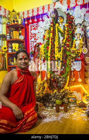 Ardhanarishwar Puja tenuto nella casa di una coppia transgender Foto Stock