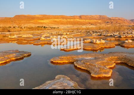 Alba al Mar Morto Israele deserto paesaggio sale mattina acqua natura viaggio Foto Stock